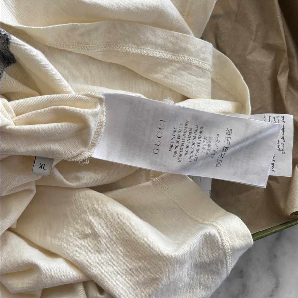 Gucci Ivory Tee with Black Logo - Picture 6 of 10